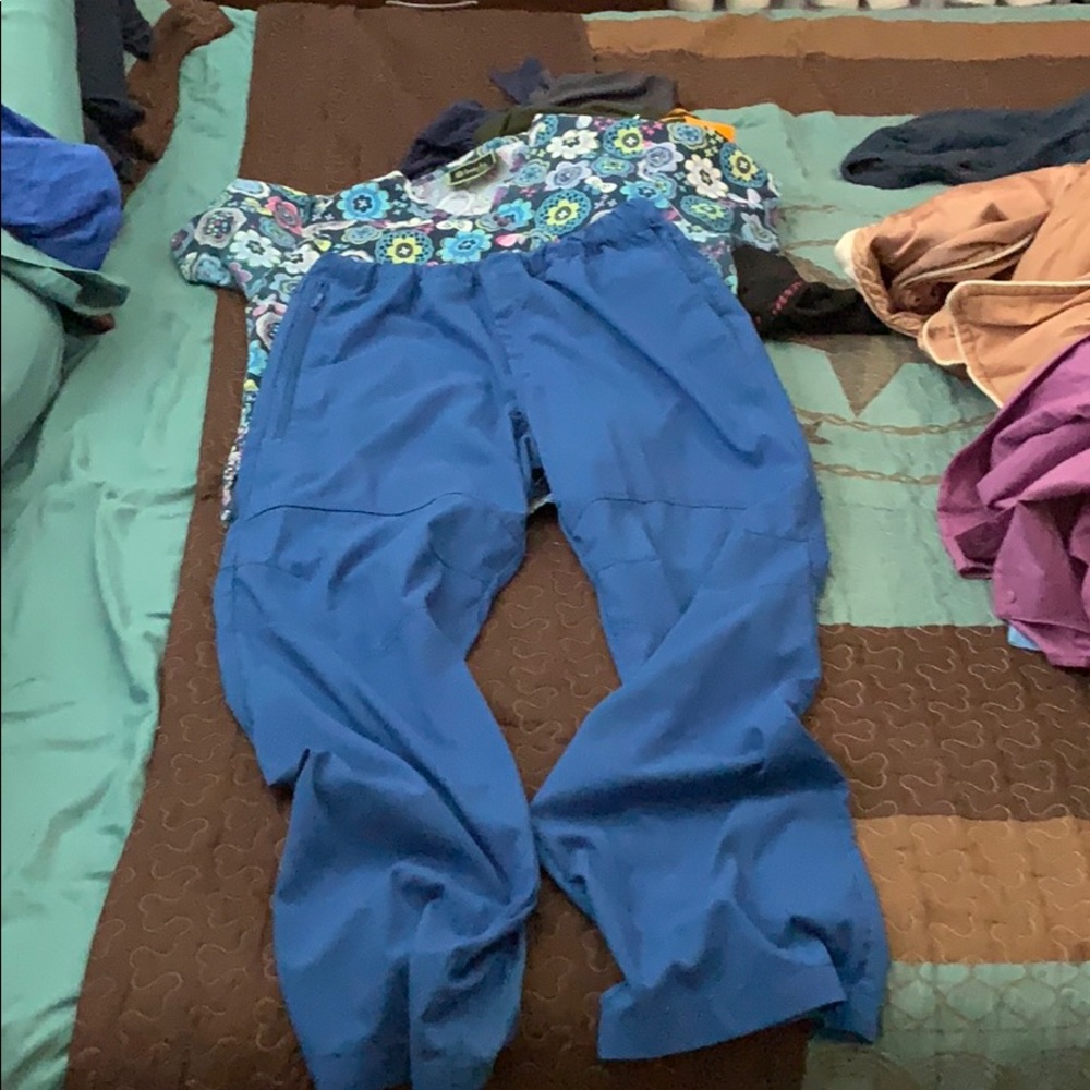 Scrub set